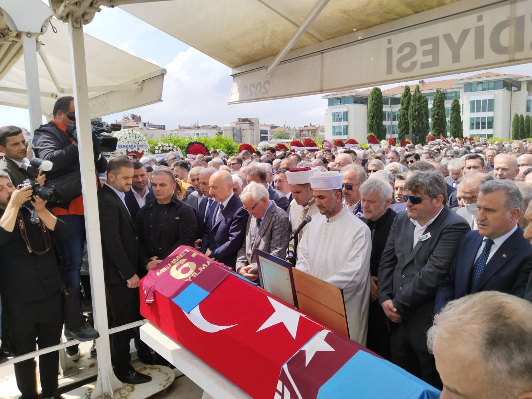 Süleyman Soylu ile İmamoğlu Mehmet Ali Yılmaz'ın cenazesinde aynı karede. İşte Soylu'nun hali 9